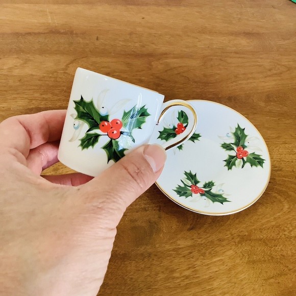 Royal Grafton England Demitasse Small Tea Cup & Saucer The Danbury Mint Holly - Picture 12 of 12